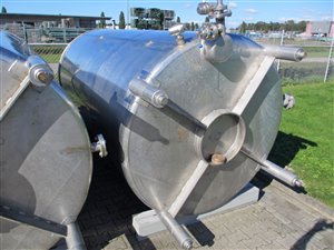 Edelstahltank 8000 Liter mit Rührwerk