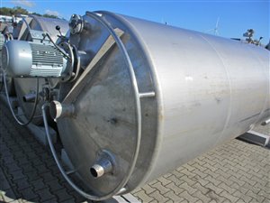 Edelstahltank 8000 Liter mit Rührwerk